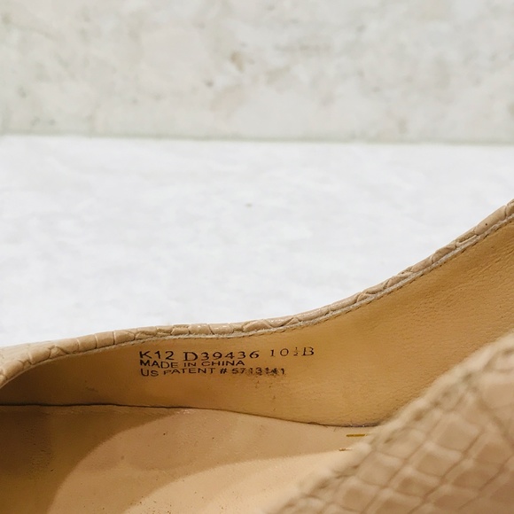 COLE HAAN {10.5} Pumps in Nude Faux Snakeskin - Picture 3 of 13
